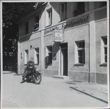 BMW R 25 Motorrad vor Gaststätte 1955 Originalfoto (9337)